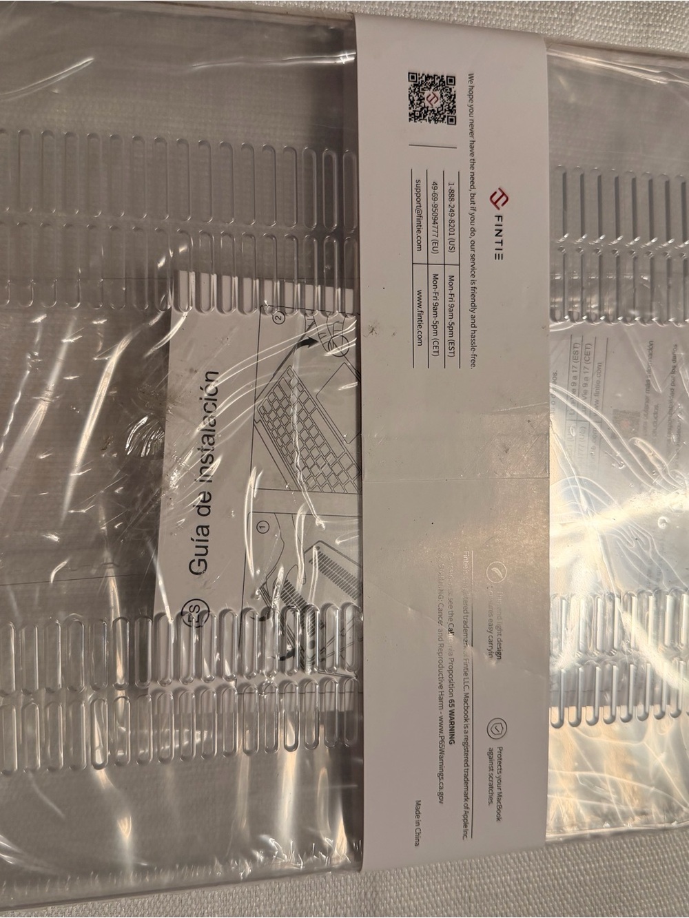 Fintie Clear Protective Hard Shell Case for MacBook - Transparent - Picture 3 of 3